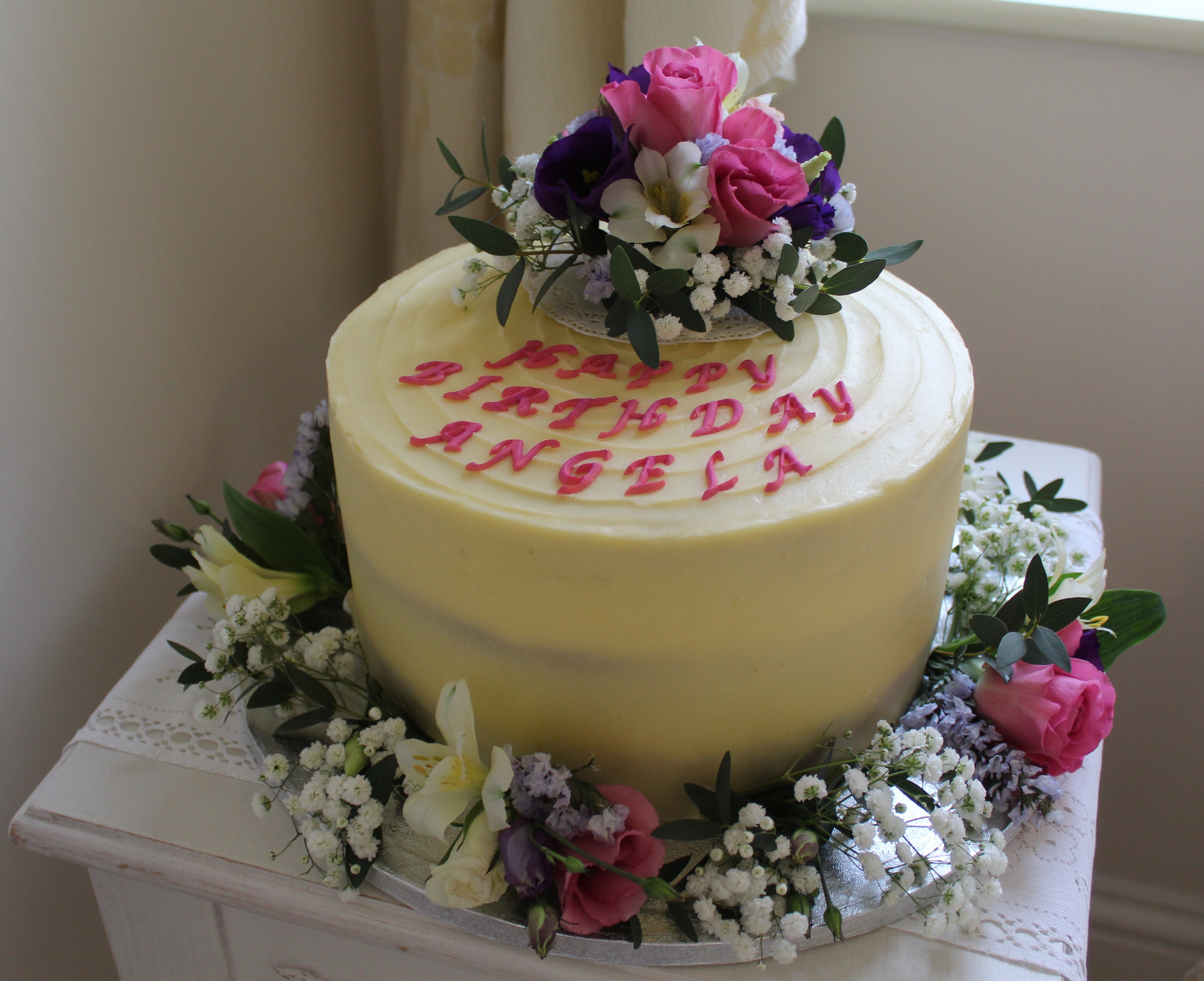 Victoria sponge with fresh flowers